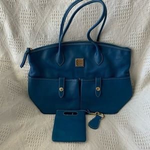 Dooney & Bourke handbag with matching small pouch & key holder. Gorgeous blue 💙
